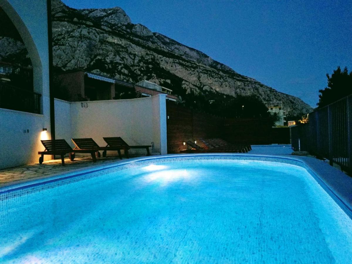 Apartments Fiona - Away From City Crowds Makarska Exterior photo