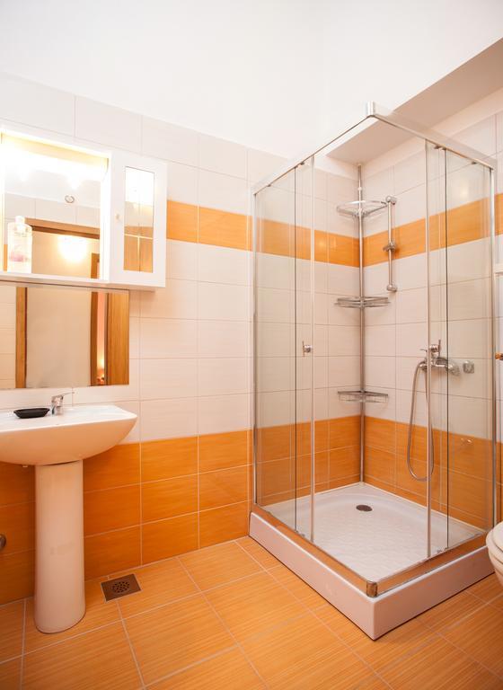 Apartments Fiona - Away From City Crowds Makarska Room photo