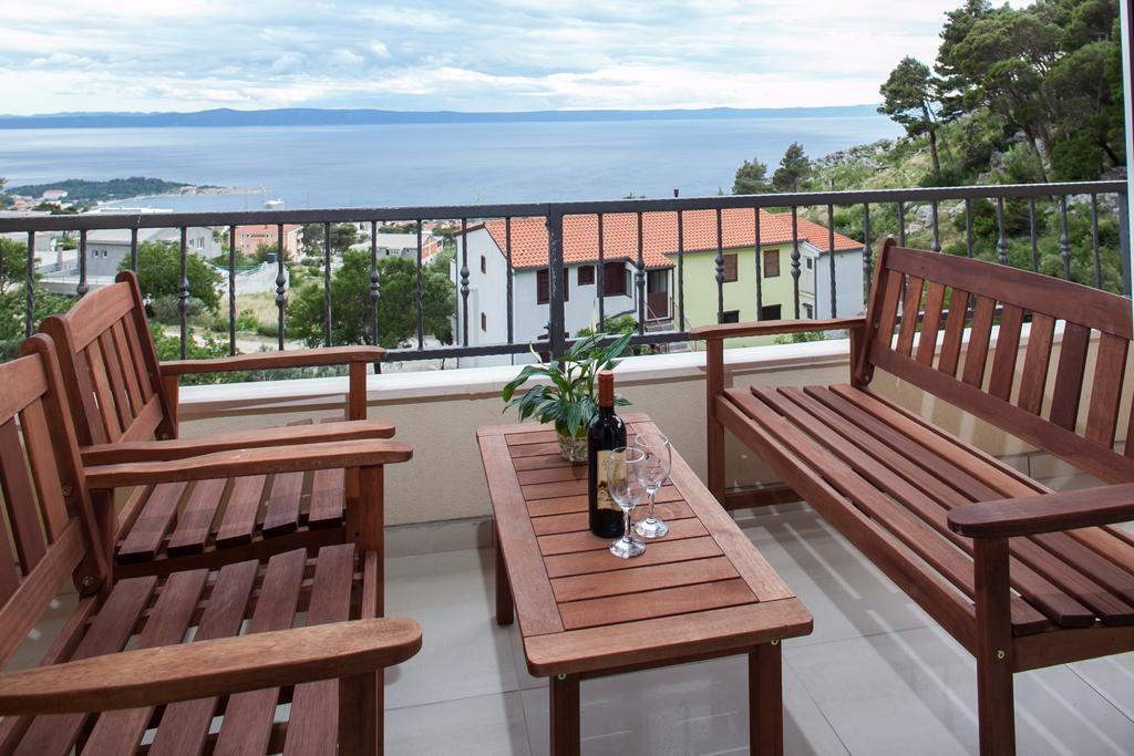 Apartments Fiona - Away From City Crowds Makarska Room photo