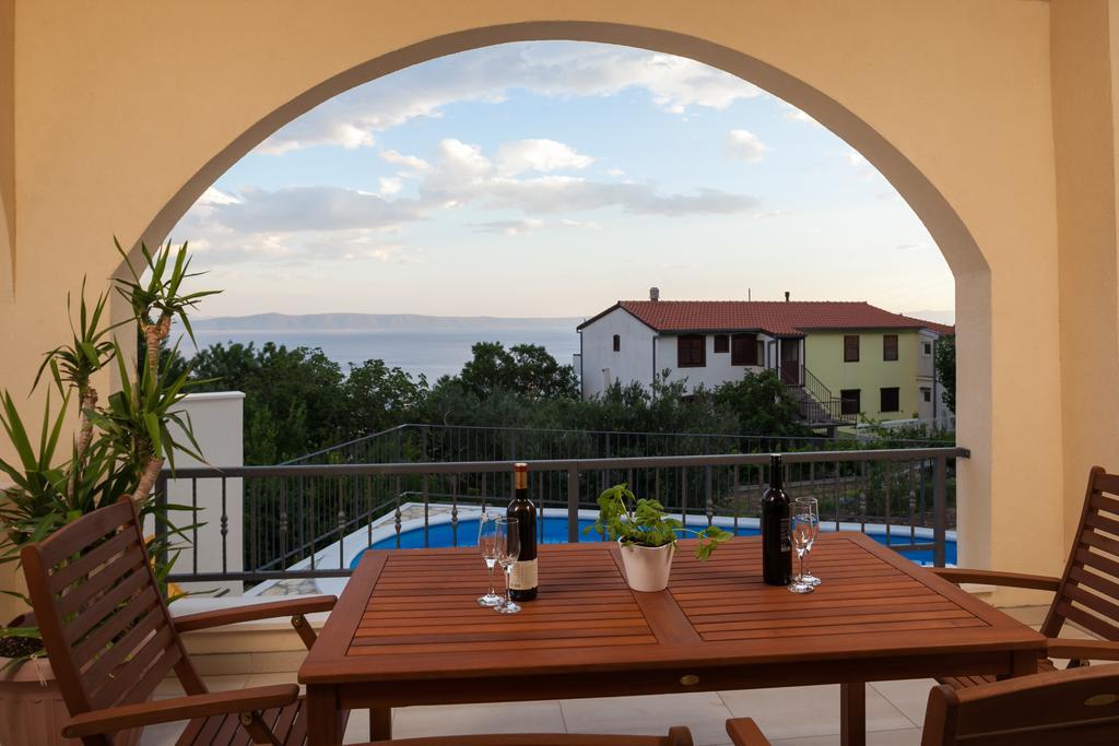 Apartments Fiona - Away From City Crowds Makarska Room photo