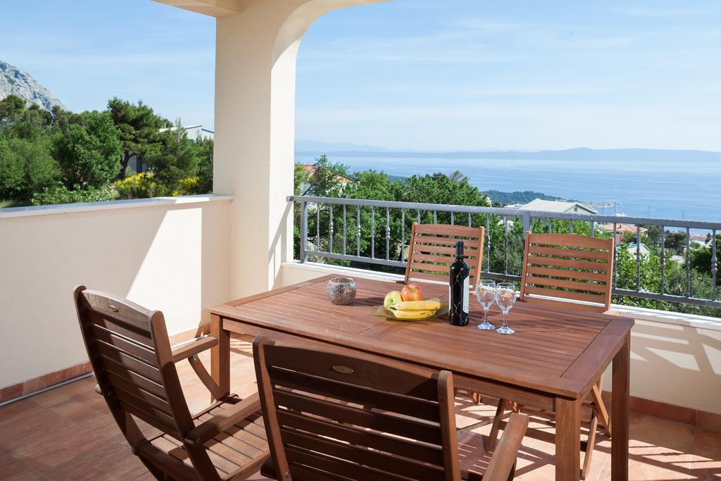 Apartments Fiona - Away From City Crowds Makarska Room photo
