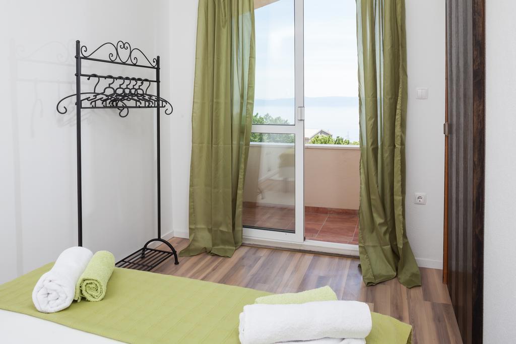 Apartments Fiona - Away From City Crowds Makarska Room photo